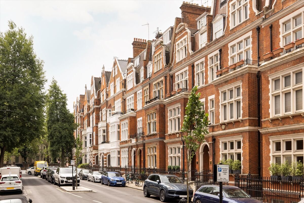 2 bedroom flat in Palace Court