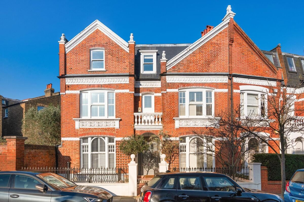 6 bedroom house in Stokenchurch Street