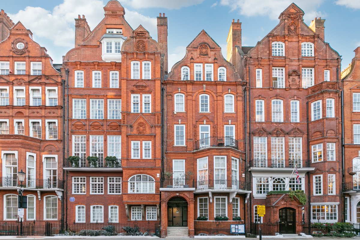 3 bedroom flat in London • Leasehold
