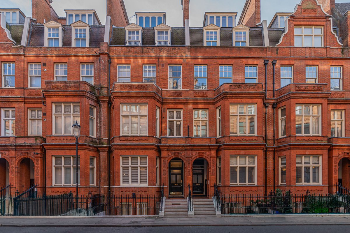 2 bedroom flat in London • Leasehold