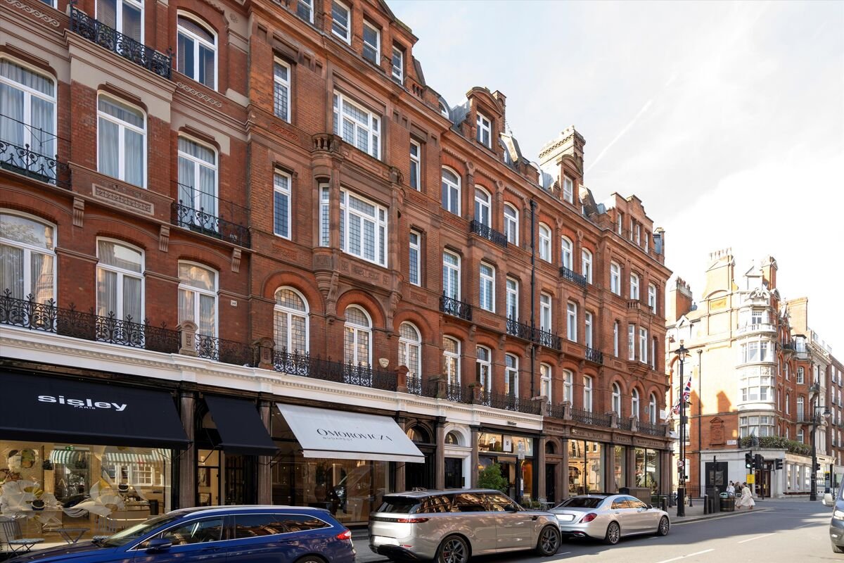 1 bedroom flat in South Audley Street