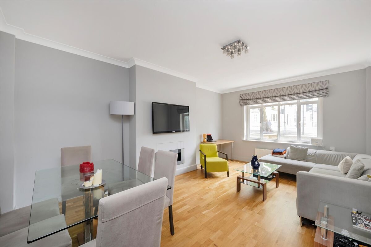 3 bedroom flat in Maitland Court