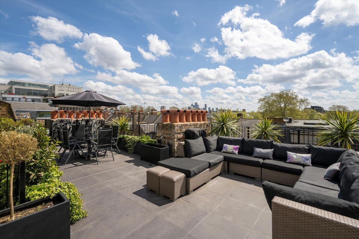 3 bedroom penthouse in Culford Gardens