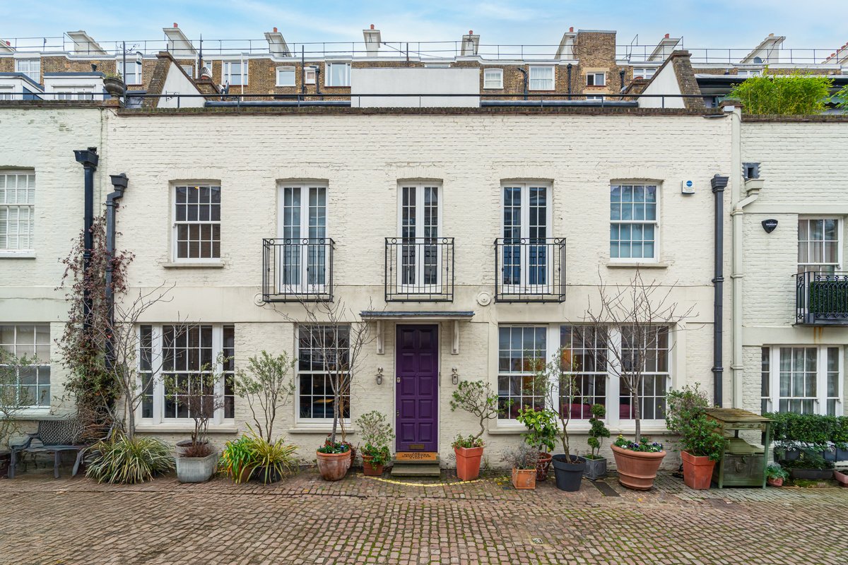 3 bedroom house in London • Freehold