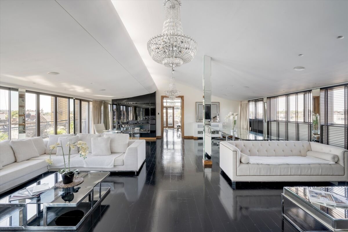 3 bedroom penthouse in Harrington Road