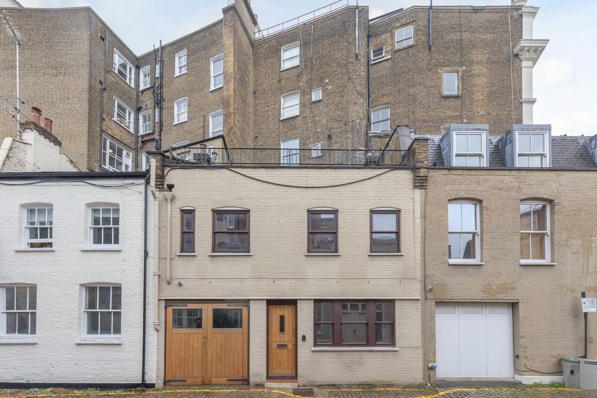 3 bedroom house in Manson Mews