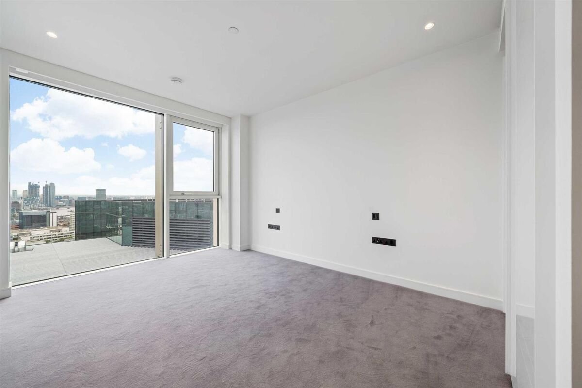 1 bedroom flat in 8 Casson Square