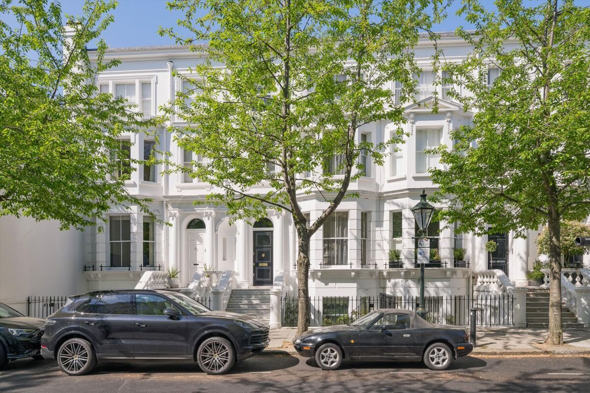 4 bedroom flat in Palace Gardens Terrace