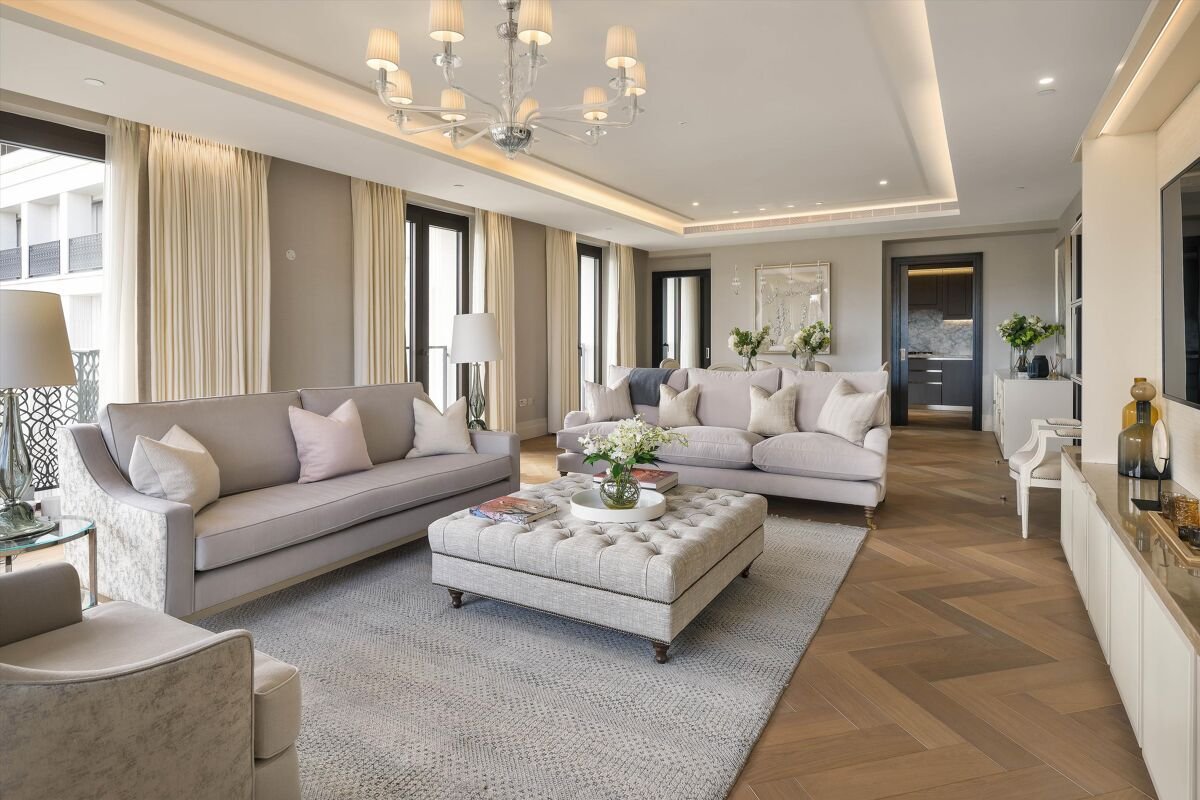 3 bedroom flat in Whistler Square