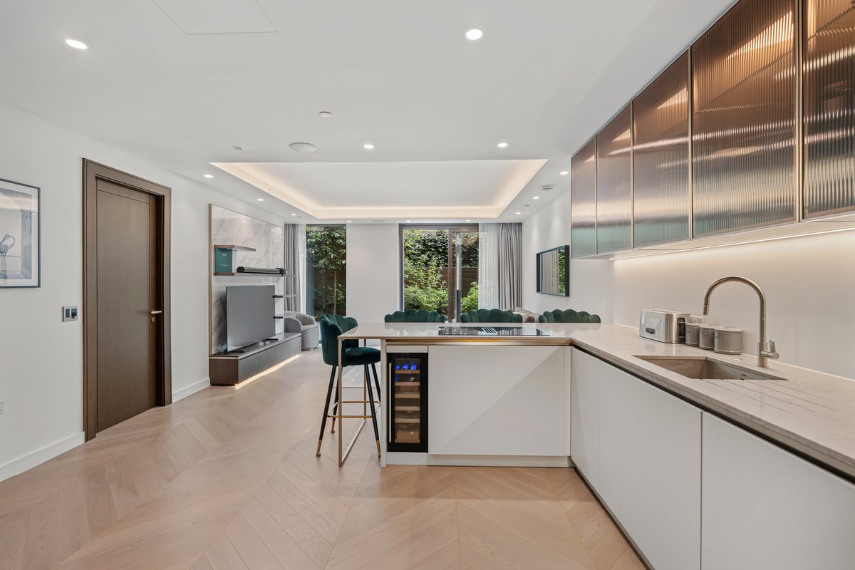 One-bedroom Apartment in Coveted Development