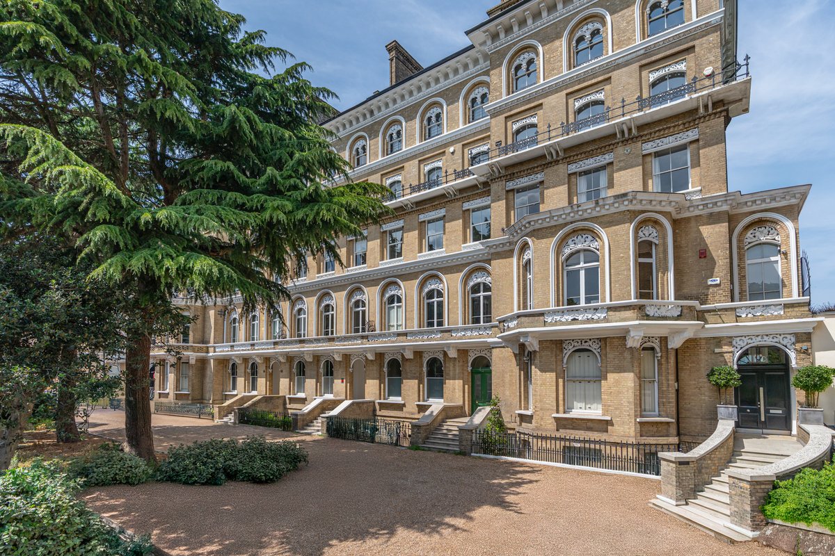 4 bedroom flat in London • Freehold