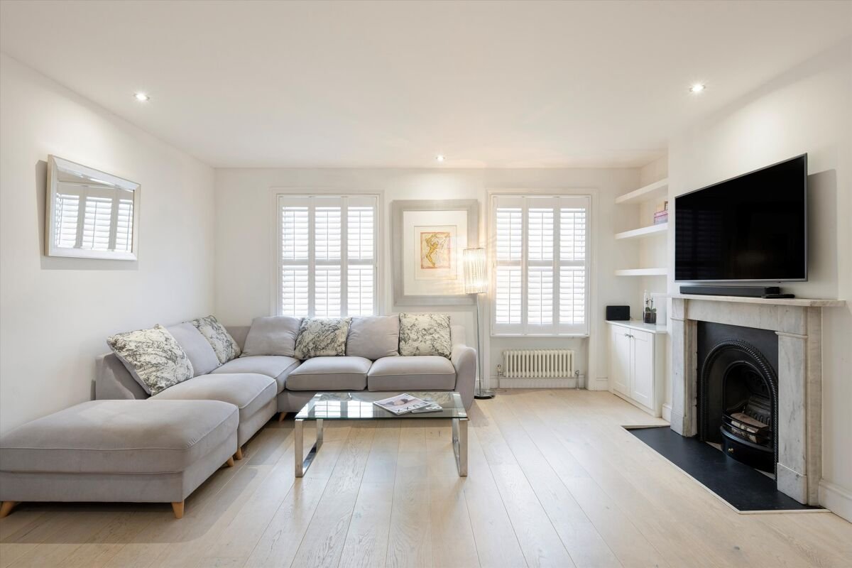 3 bedroom flat in Sydney Street