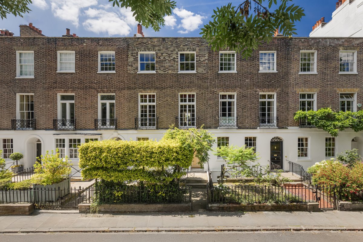 3 bedroom house in London • Freehold