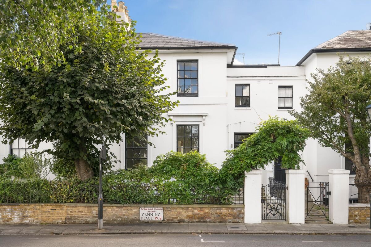 5 bedroom house in Canning Place