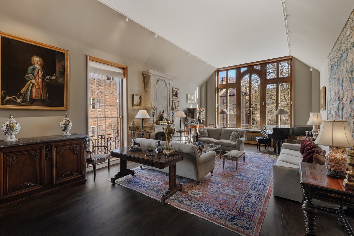 3 bedroom house in London • Freehold