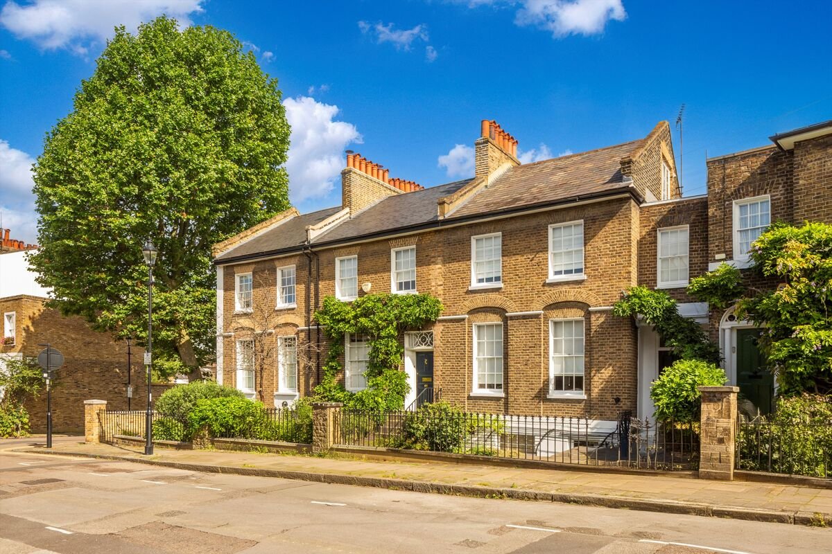 3 bedroom house in Ripplevale Grove