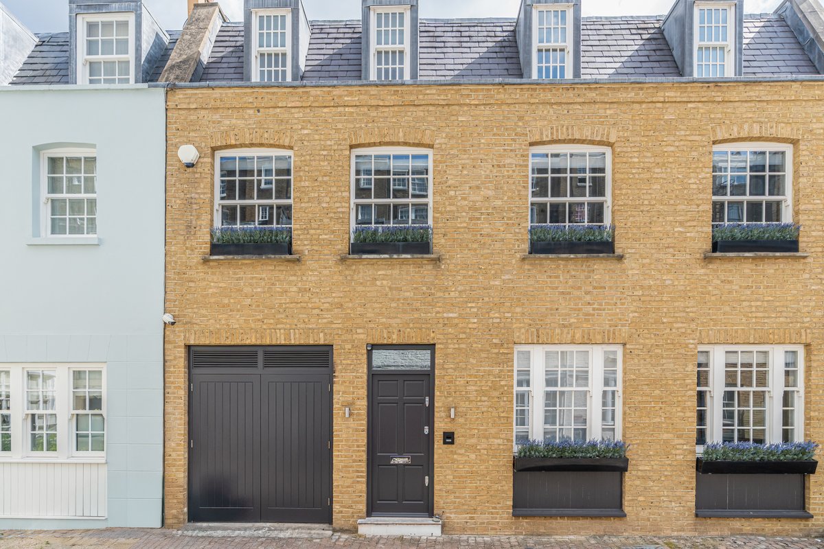 3 bedroom house in London • Freehold