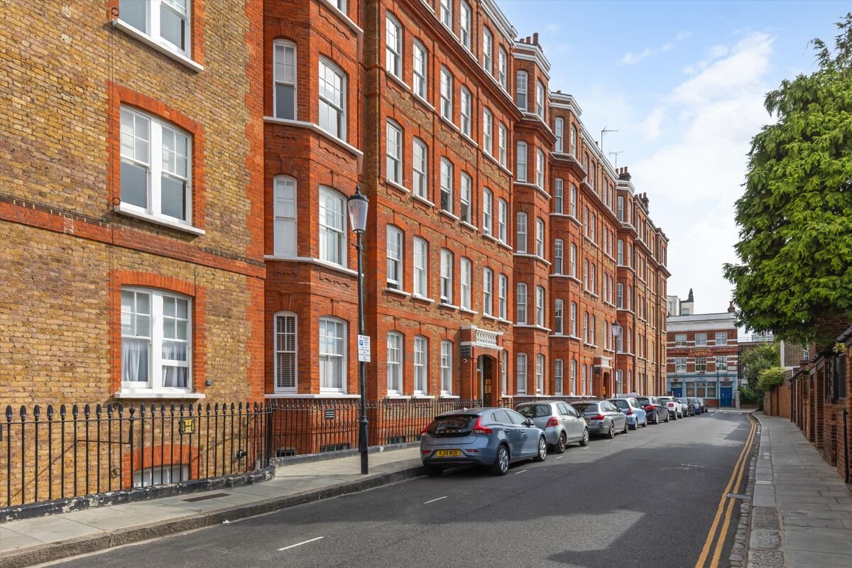 3 bedroom flat in Pater Street