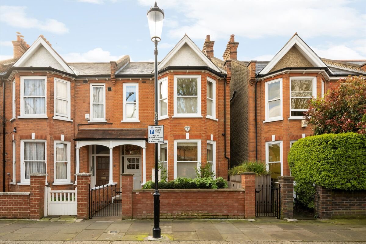 5 bedroom house in Kingsbridge Road
