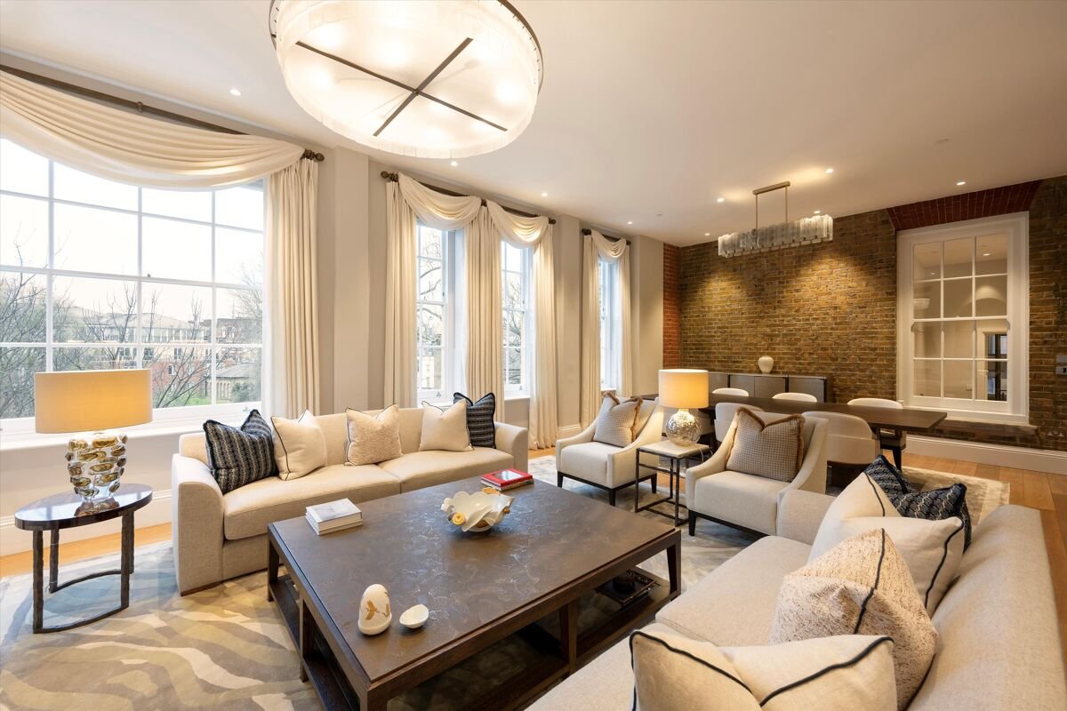 3 bedroom flat in Hortensia Road