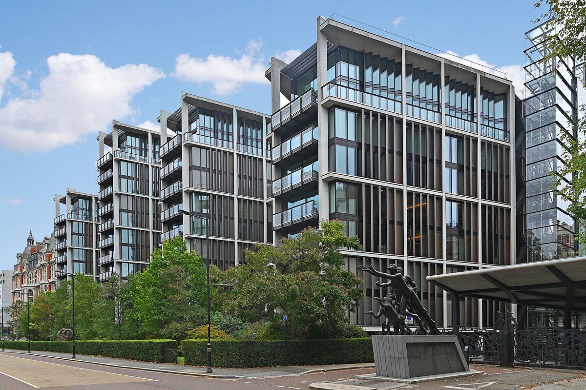 Park-facing four bedroom apartment in One Hyde Park