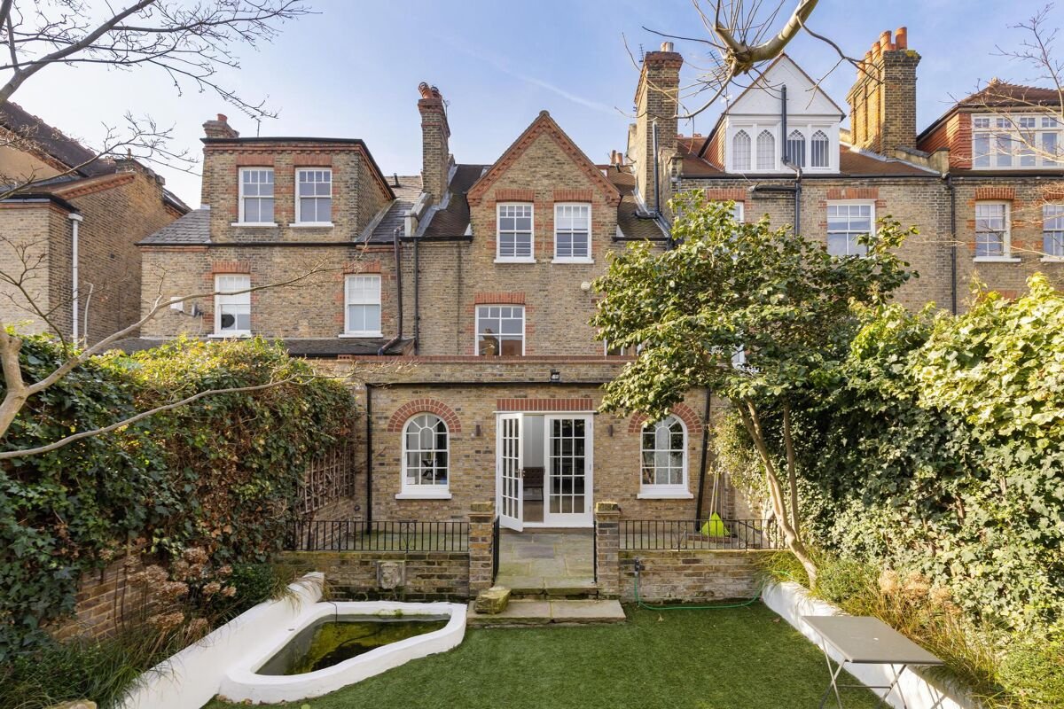 6 bedroom house in Ranelagh Avenue