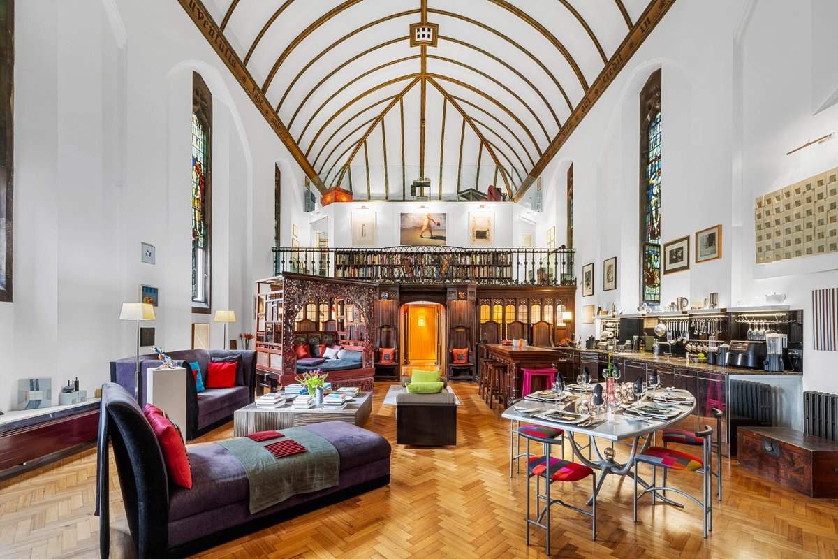 4 bedroom house in London • Leasehold