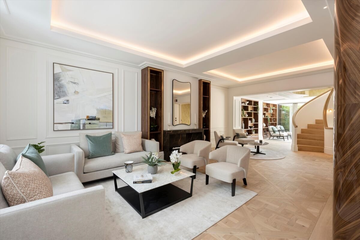 5 bedroom house in Priory Walk