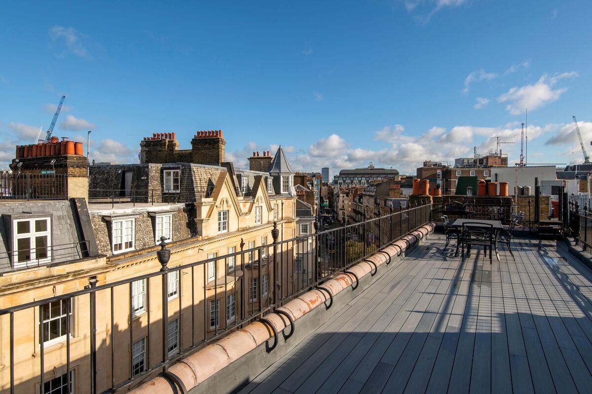 8 bedroom house in Charles Street