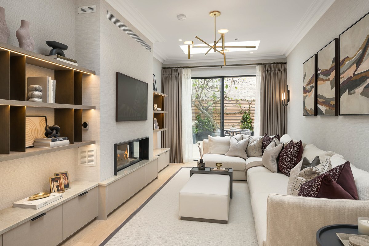 4 bedroom house in London • Freehold