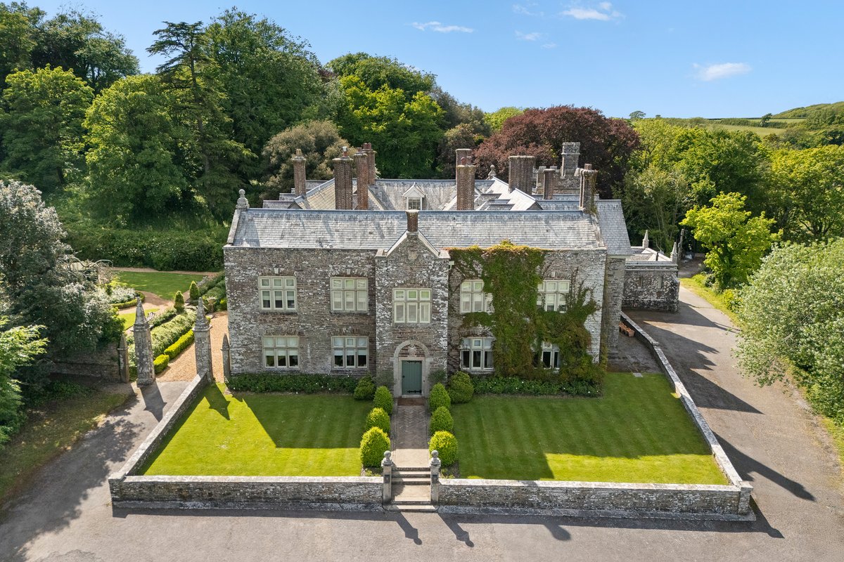 16 bedroom house in London • Freehold