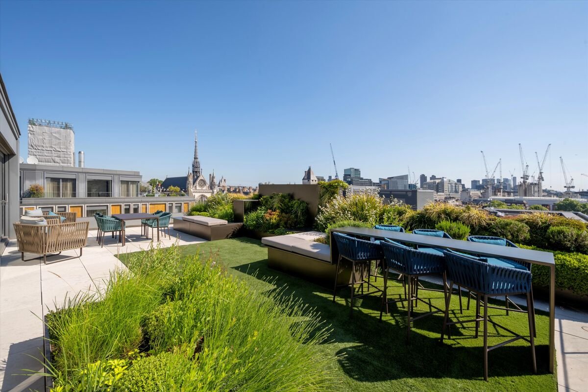 5 bedroom flat in Strand