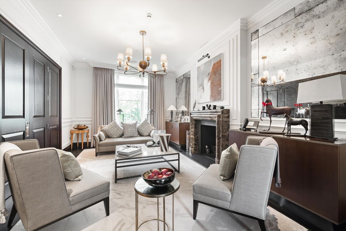 6 bedroom house in Argyll Road