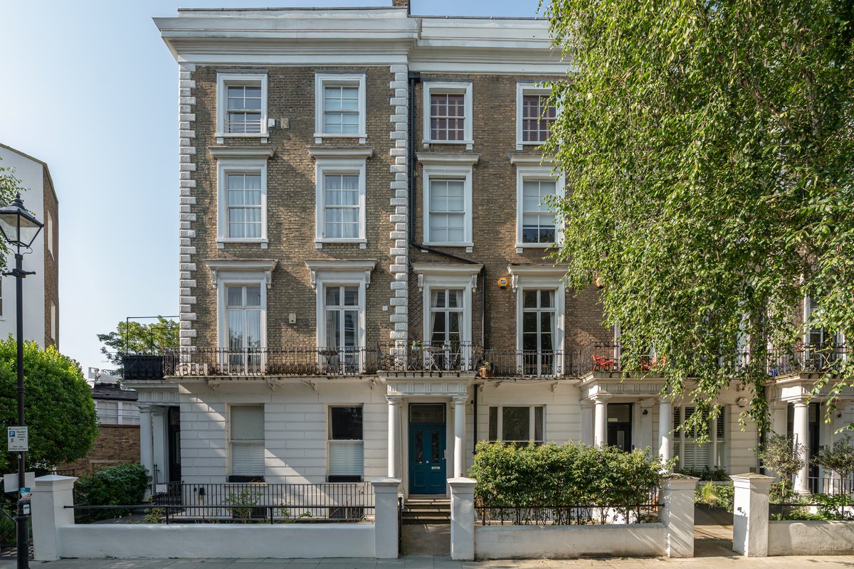 2 bedroom flat in London • Freehold