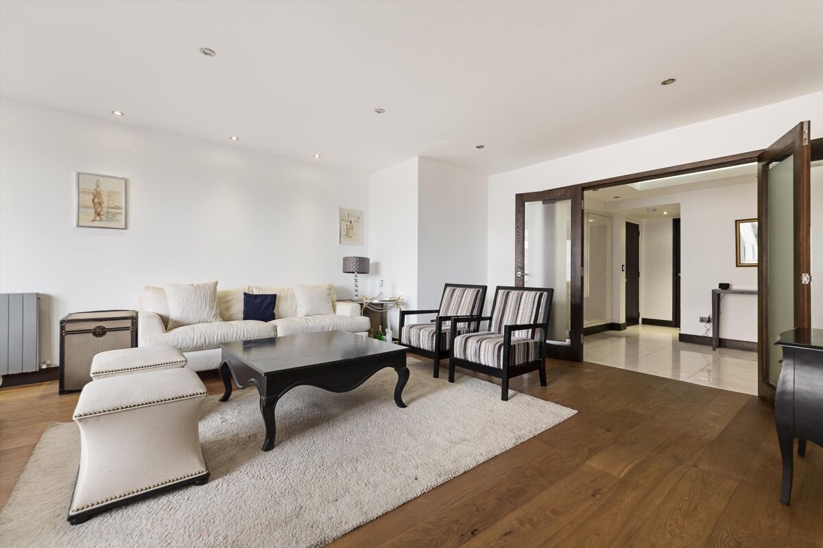 2 bedroom flat in Porchester Gate