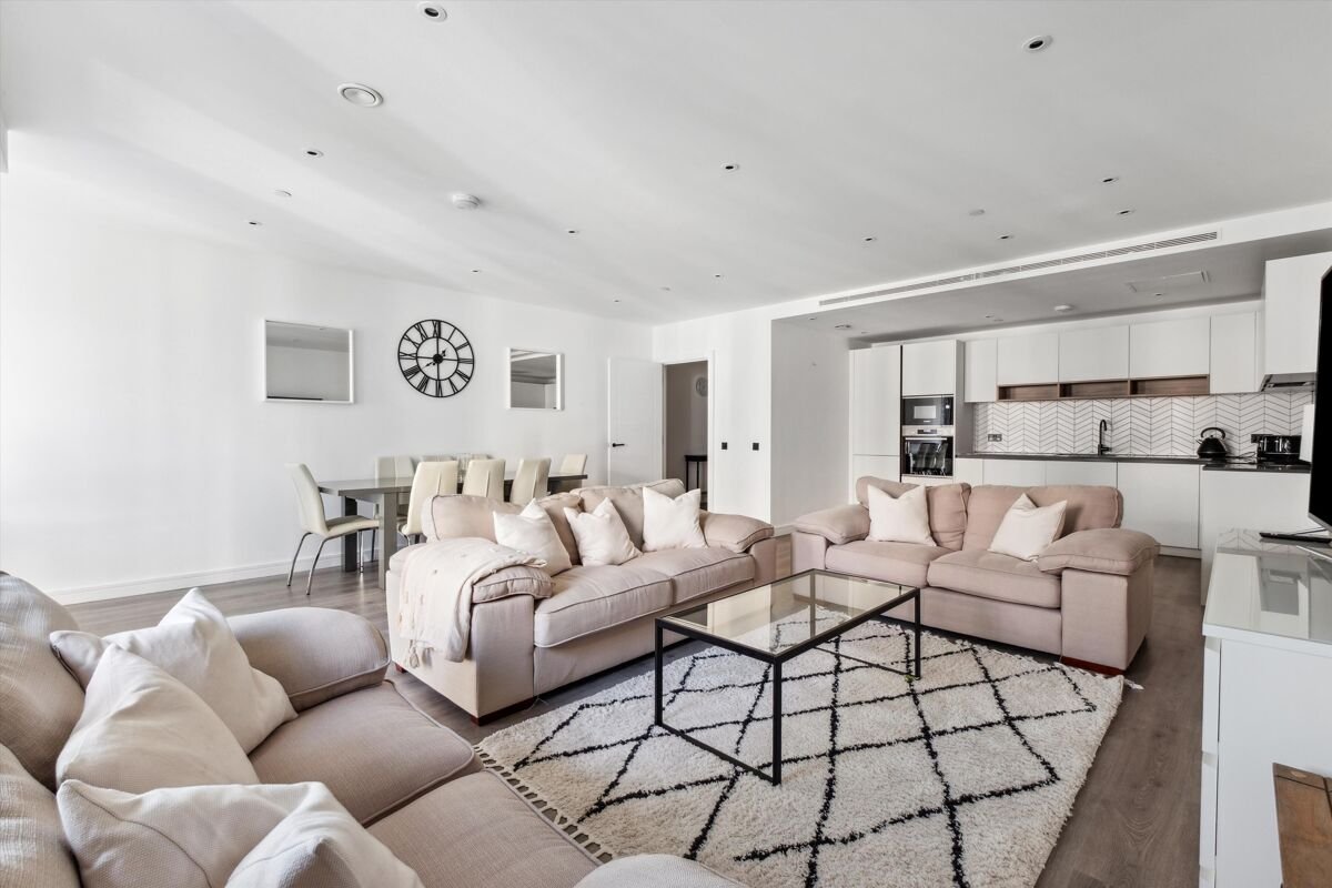 3 bedroom flat in Glenthorne Road