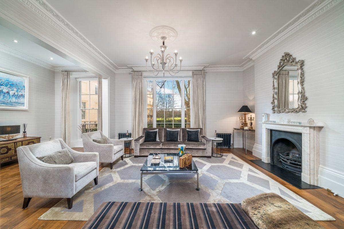 5 bedroom house in London • Leasehold