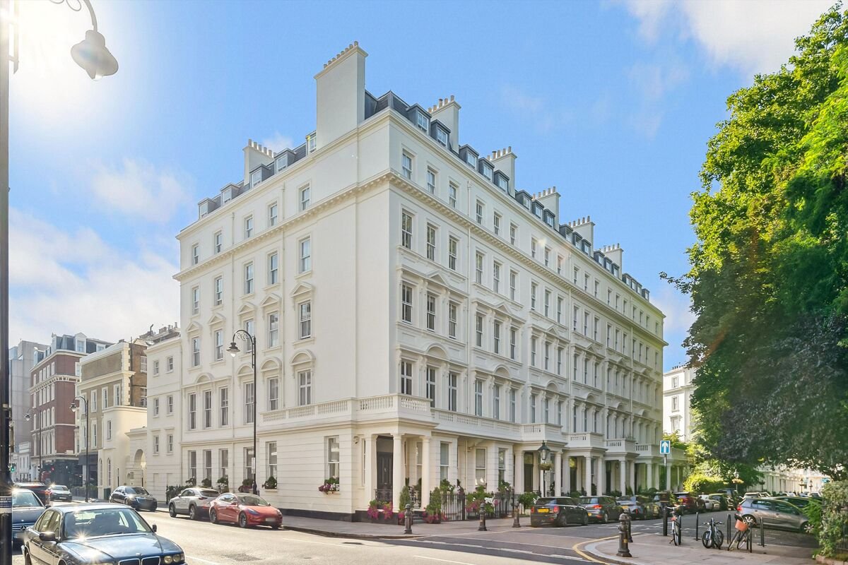 2 bedroom flat in Stanhope Gardens