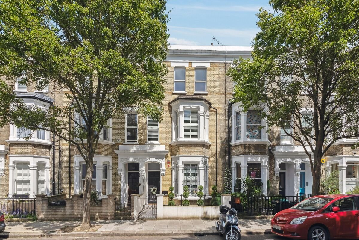5 bedroom house in Uverdale Road