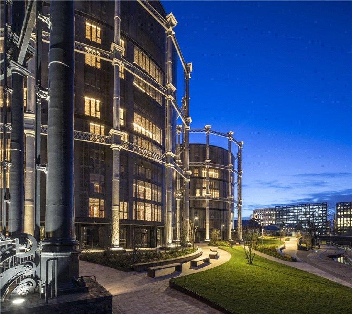3 bedroom flat in Gasholders
