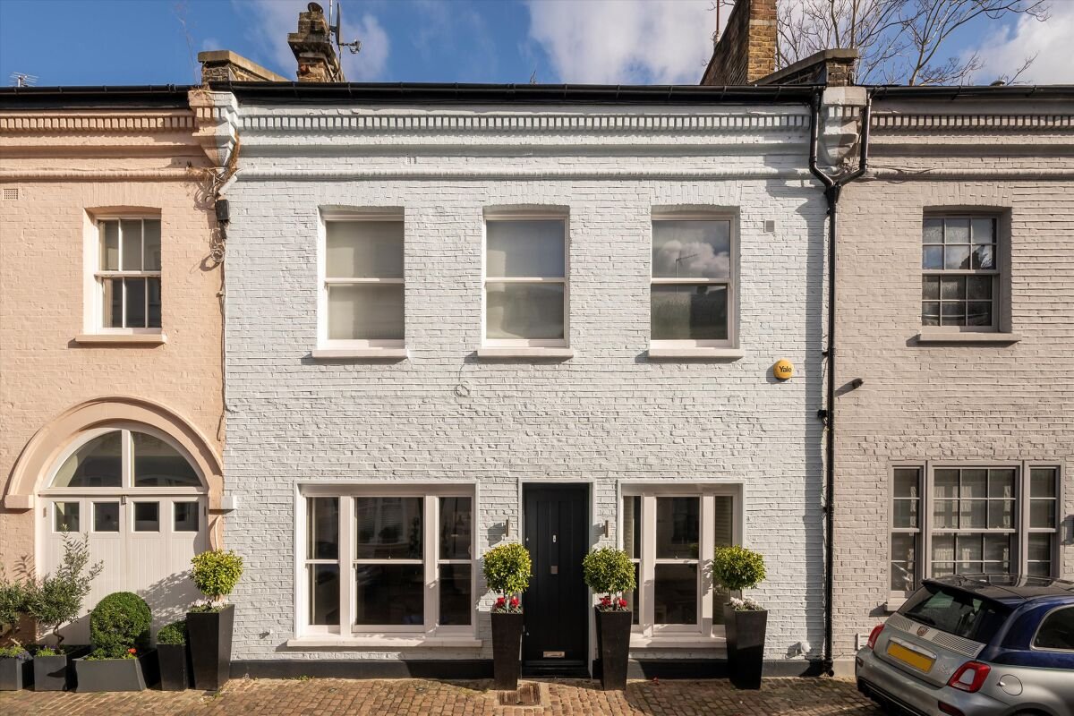 4 bedroom house in Roland Way