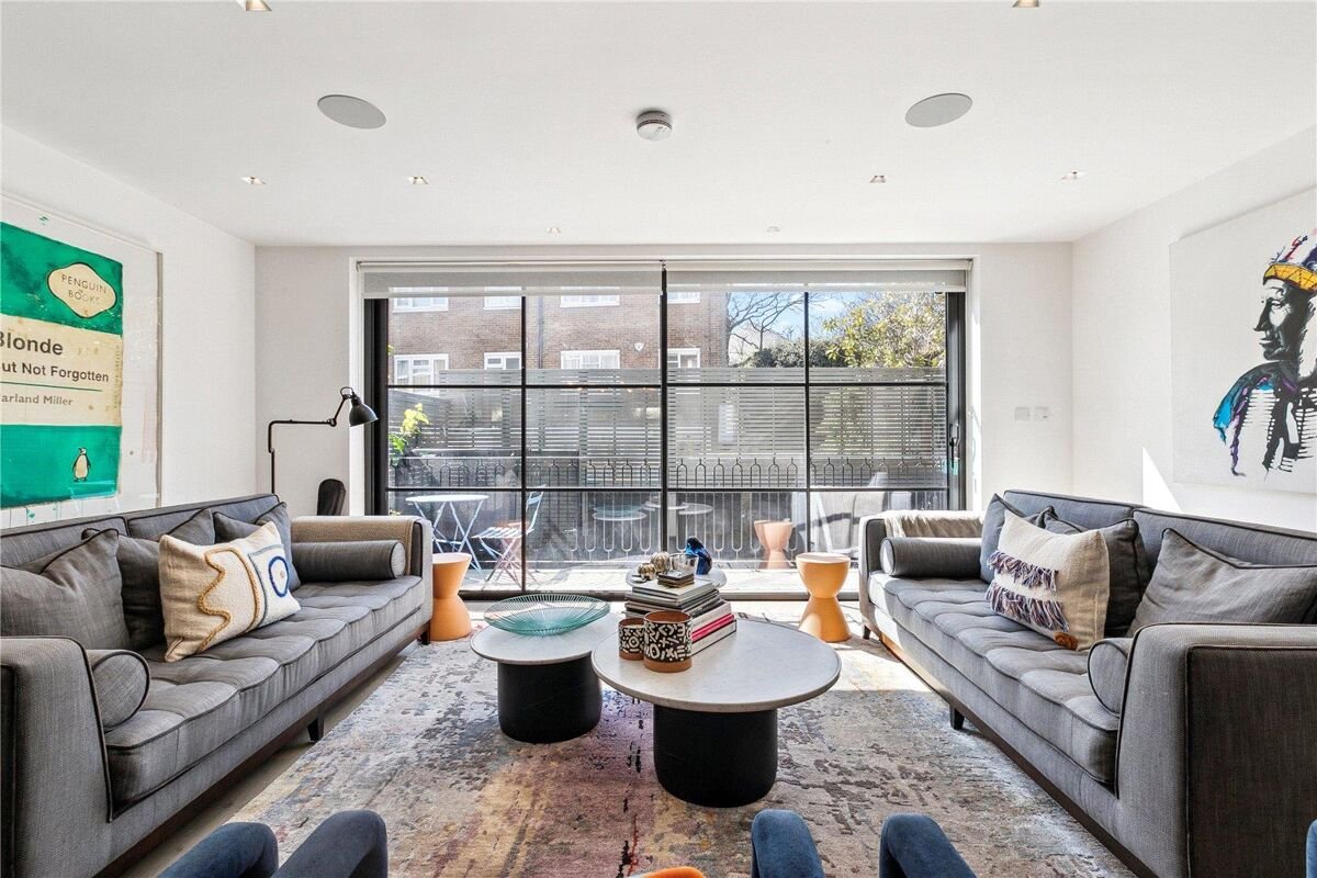 4 bedroom house in Phillimore Gardens