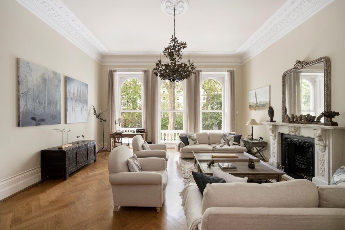 2 bedroom flat in Cornwall Gardens
