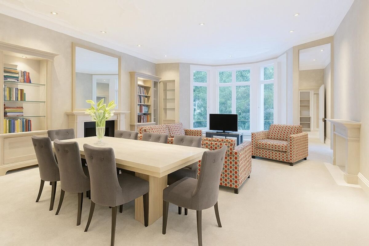 2 bedroom flat in Ennismore Gardens