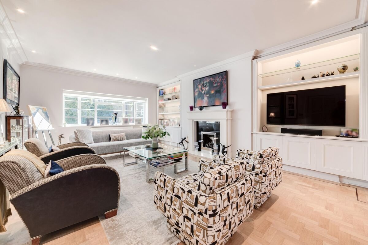 6 bedroom house in Hyde Park Street