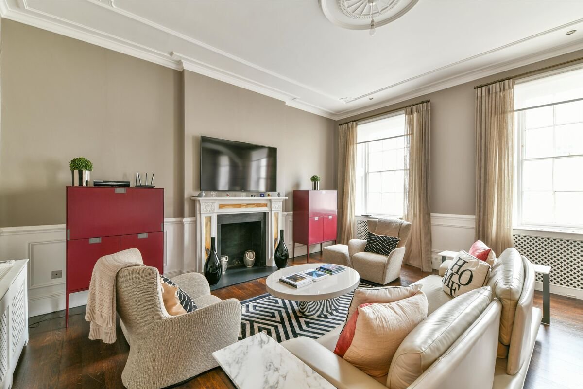 2 bedroom flat in Eaton Place