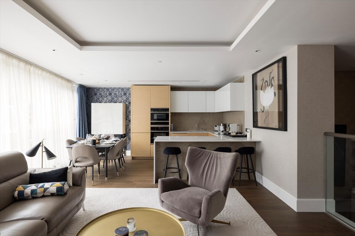 3 bedroom flat in Radnor Terrace