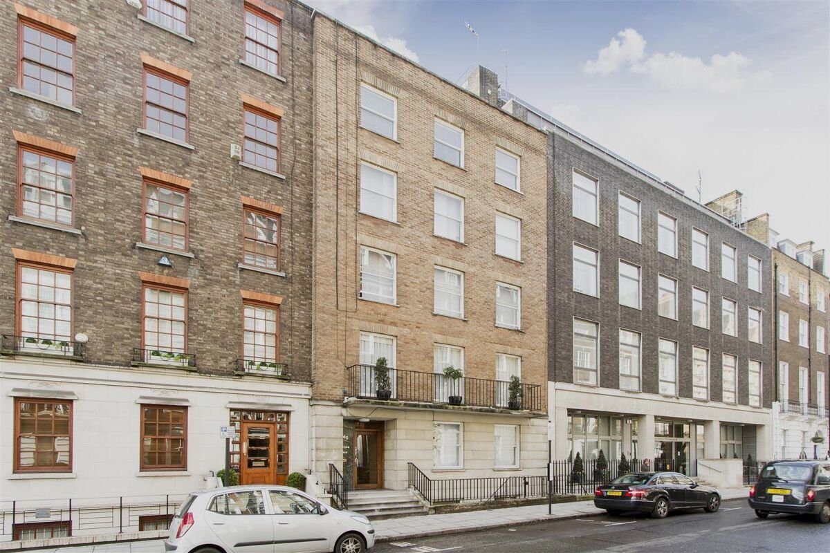 3 bedroom flat in Wimpole Street