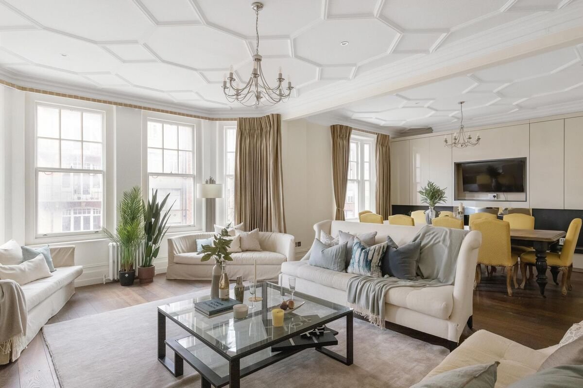 5 bedroom flat in Oakwood Court