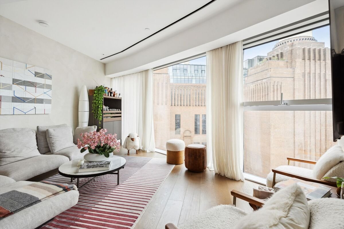 3 bedroom flat in Electric Boulevard